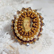 Ring Mme de Pompadour embroidered with pearly pearls, Swarovski crystal, a very beautiful seduction